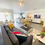 Bright And Airy 3 Bedroom With Terrace&Parking