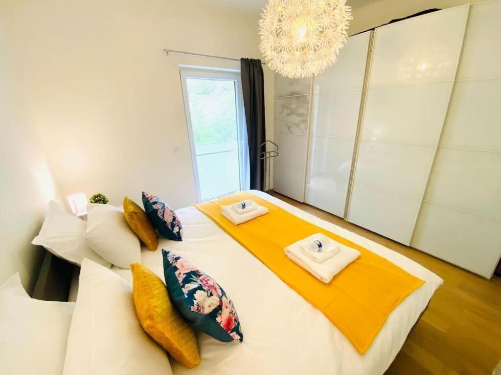 Bright And Airy 3 Bedroom With Terrace&parking * Luxemburg