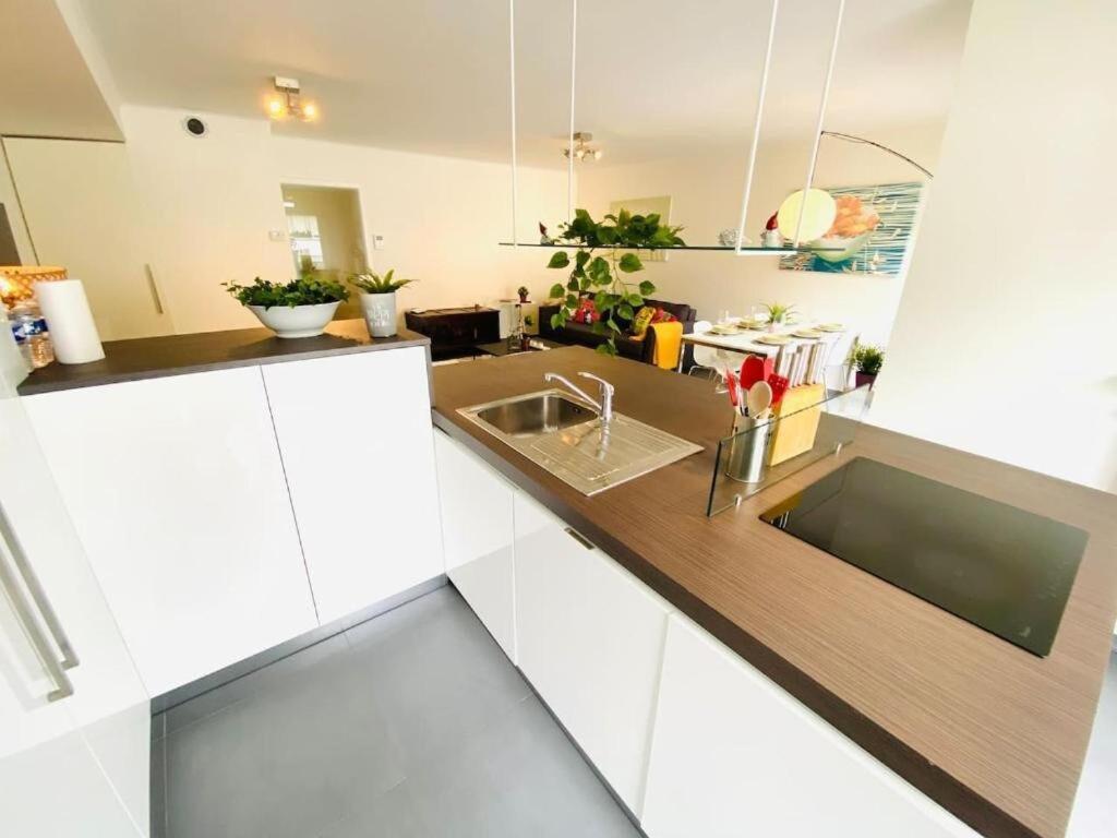Bright And Airy 3 Bedroom With Terrace&parking Appartement Luxemburg